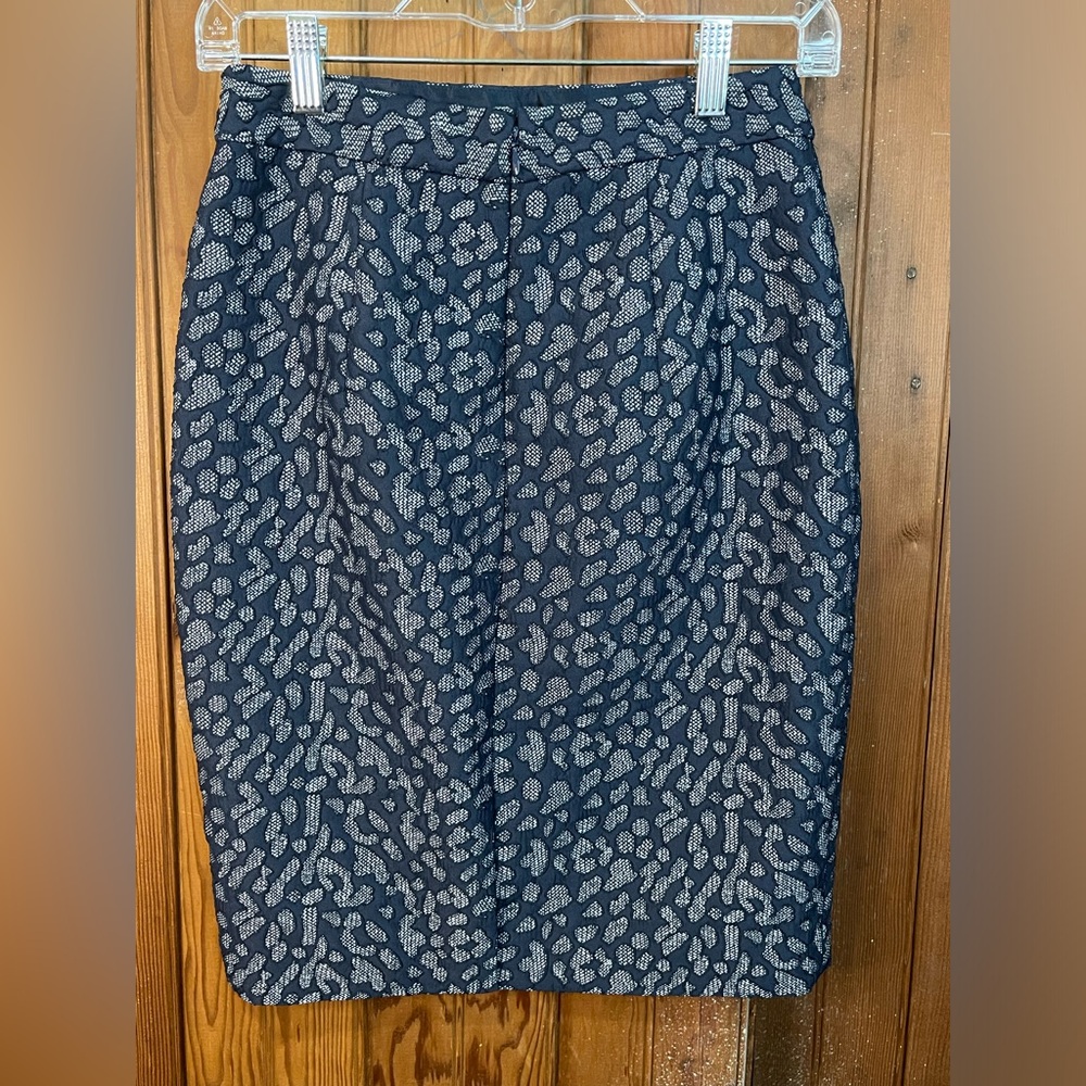 Banana Republic Womens 0 Pencil Skirt Lined Blue Animal Print Zip Back NWT - Picture 3 of 11